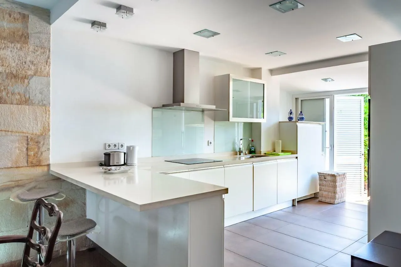 アパート アデヘCozy Townhouse In El Duqueアパートメント