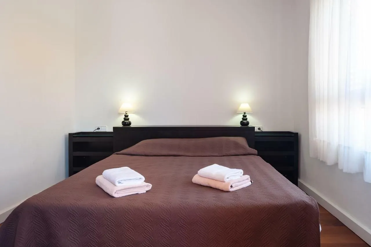アデヘCozy Townhouse In El Duqueアパートメント